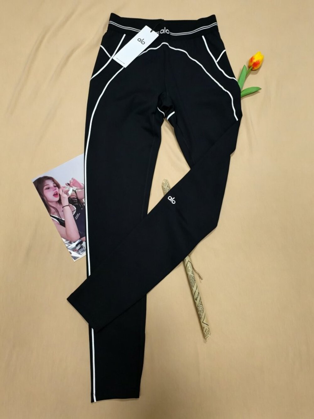 Nwt🏷️Alo Yoga Airbrush High-Waist Heart Throb Legging Black/White✨ - Picture 2 of 16
